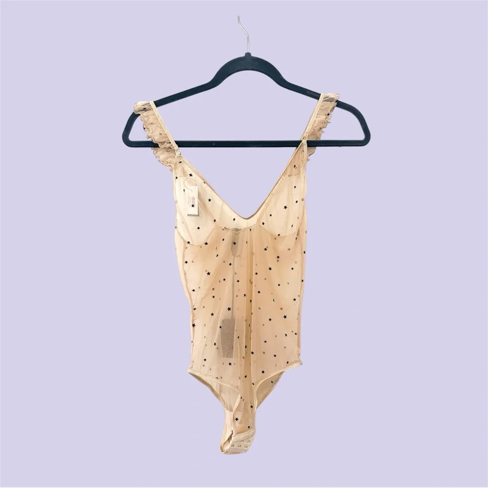 NWT le petit trou beige clementine star bodysuit